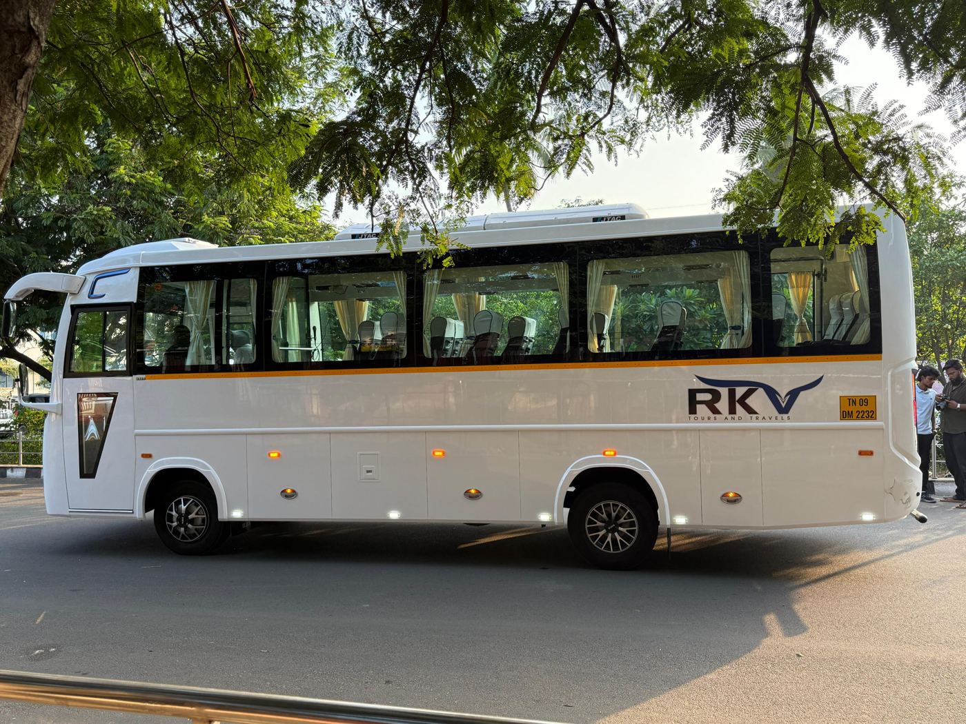 RKV mini bus side view